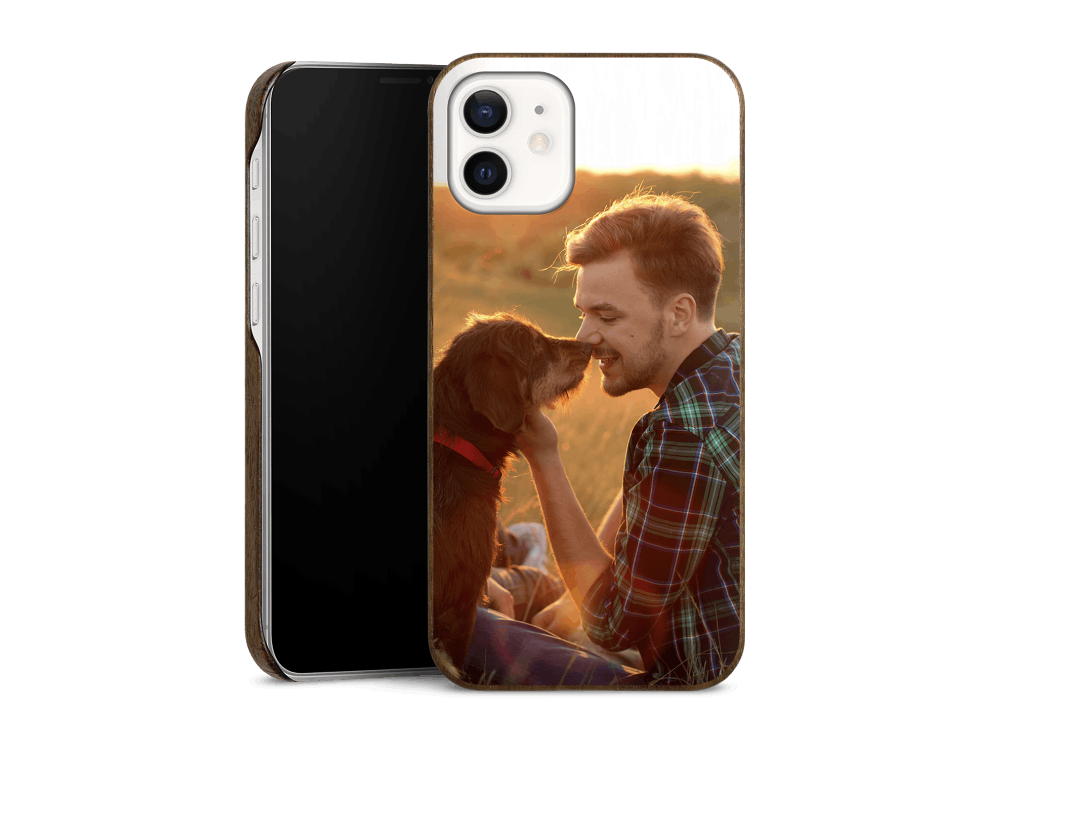 Handyhülle für ein iPhone aus Holz mit einem Foto eines blonden Mädchens mit ihrem Hund