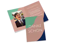 Kommunionsdanksagung mit Foto dreifarbig Dankeskarte zur Kommunion in drei Farben mit dem Bild eines Jungens auf der Vorderseite.