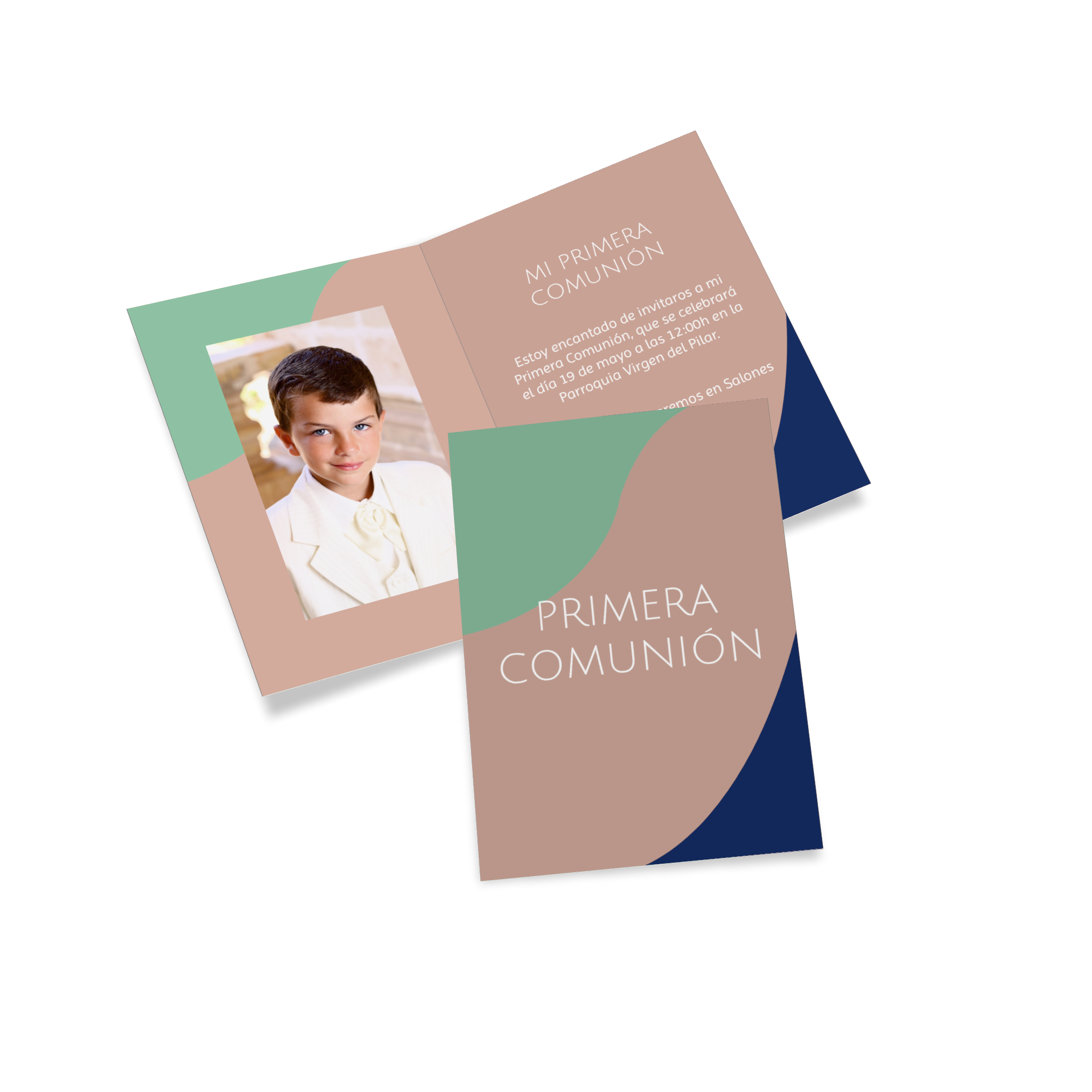 Tarjeta plegable como invitación de comunión personalizada con la foto de una niña