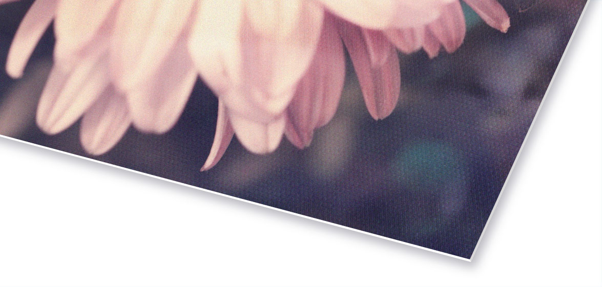 Vista in dettaglio di un biglietto personalizzato su carta premium riciclata