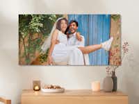 Pixum Galerie-Print Pixum Galerie-Print mit Hochzeitsfoto als Wandbild über einer Kommode.