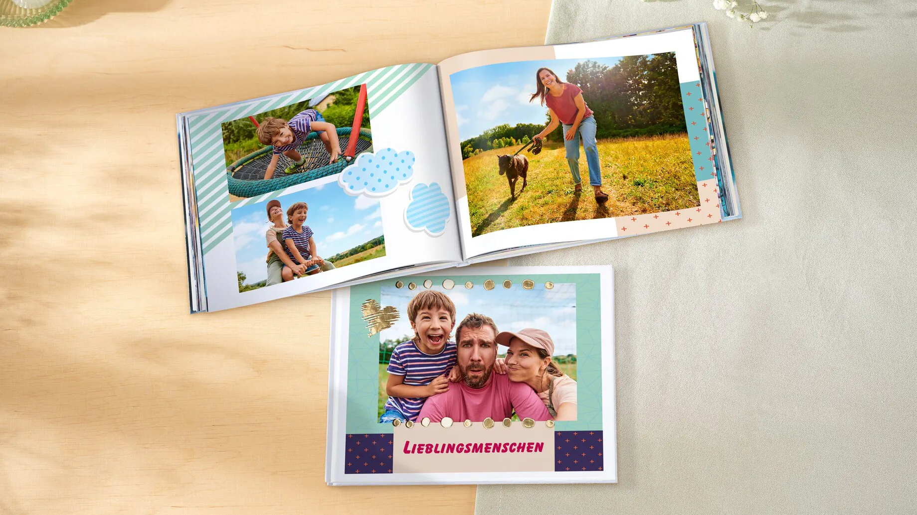 Pixum Fotobuch mit buntem Design