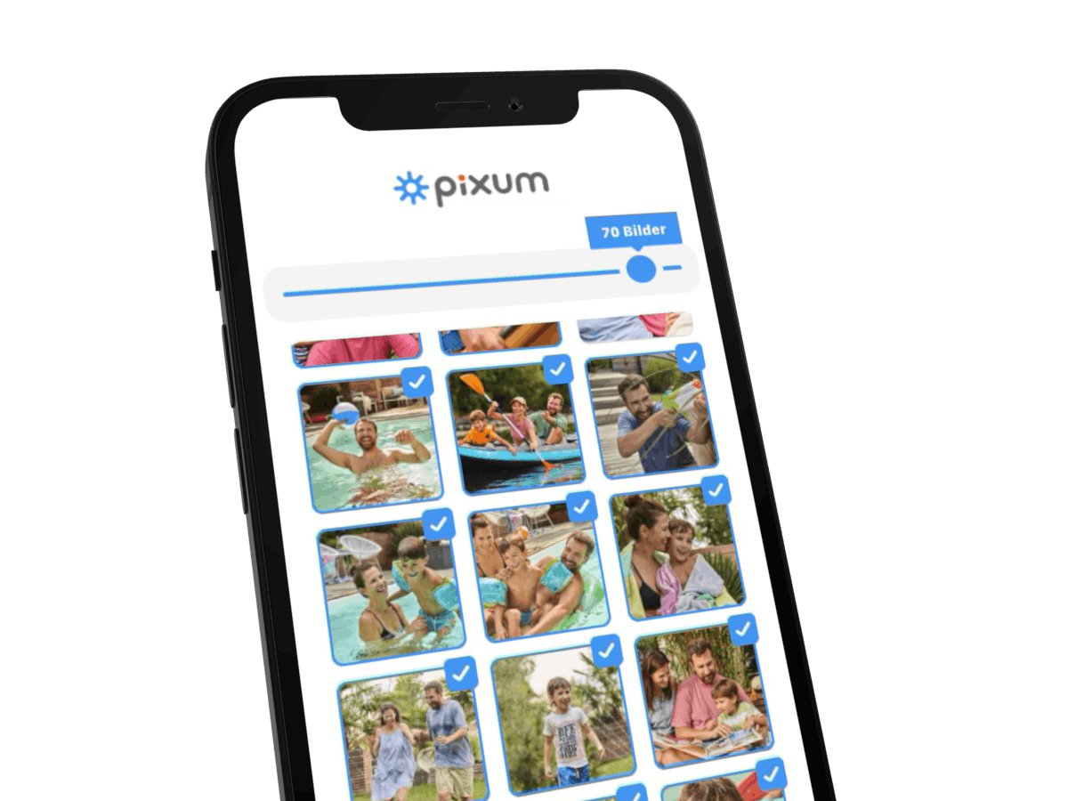 Handy mit der Pixum App, die die Fotoauswahl zeigt