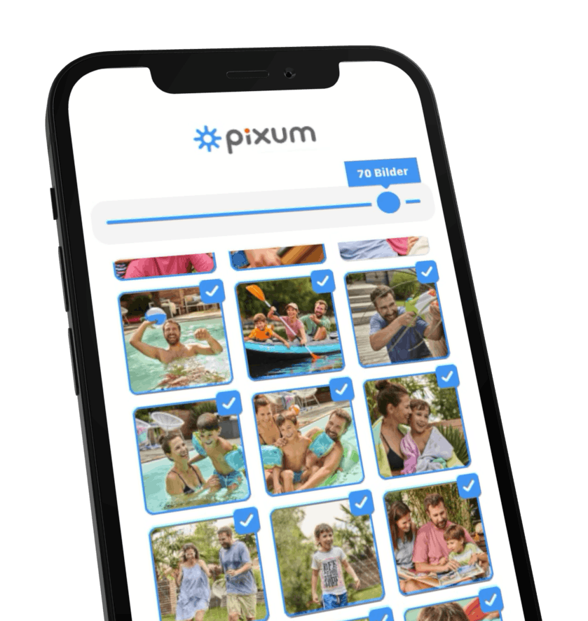 Handy mit der Pixum App, die die Fotoauswahl zeigt