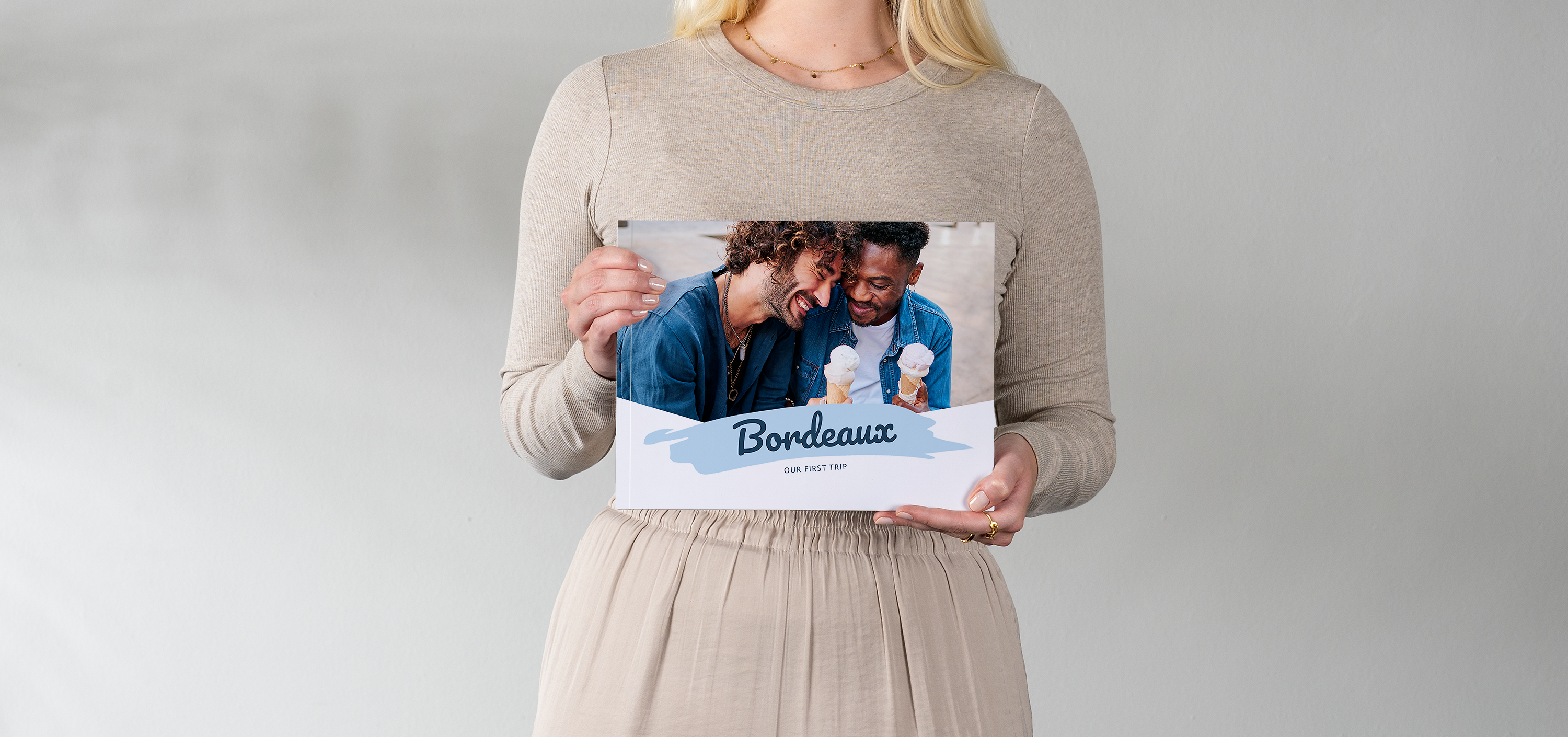 Grand album photo paysage avec une photo de couple à Bordeaux sur la couverture
