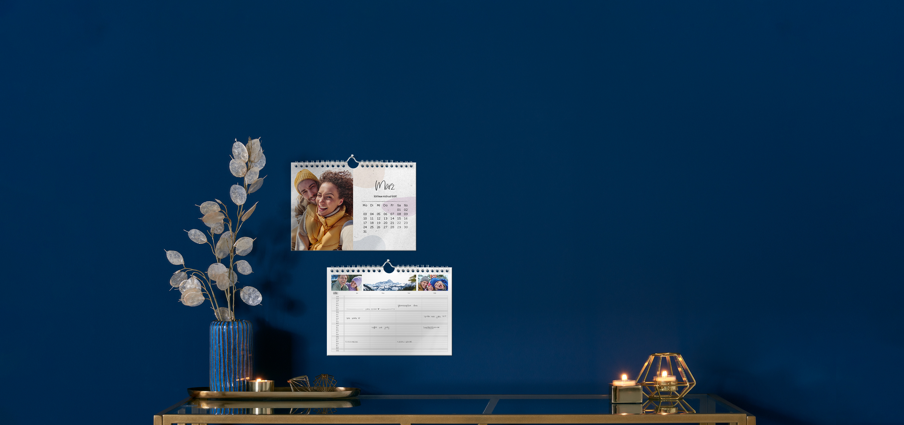 Zwei Fotokalender mit unterschiedlichen Designs in A5 mit Pärchenbildern im Winter