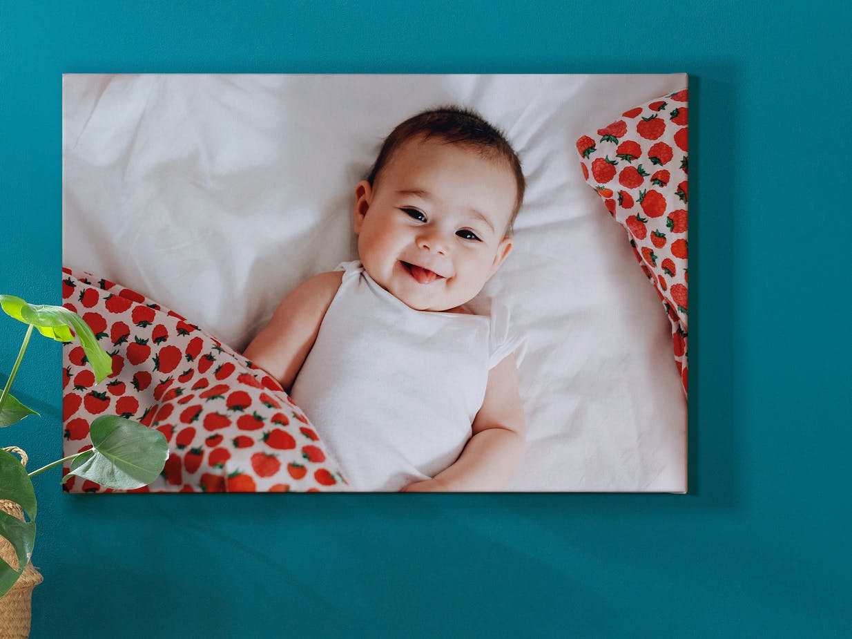 Fotoleinwand mit Motiv eines lachenden Babys