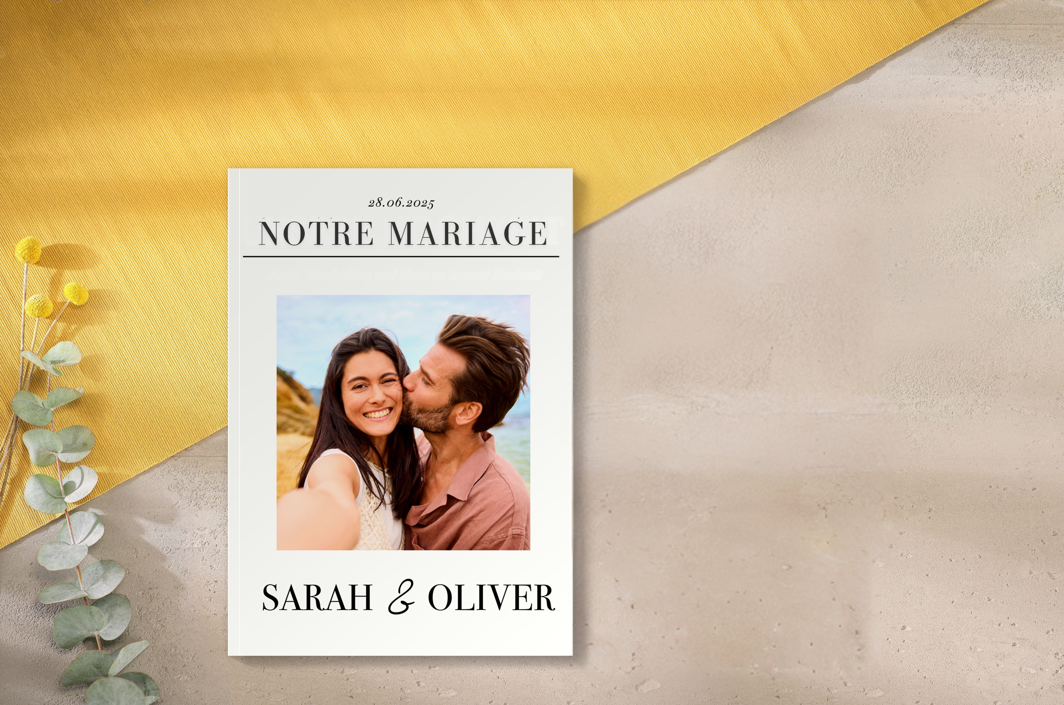 Livre photo au format magazine présentant un couple, avec le titre "Notre mariage"
