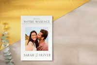 Livre photo comme magazine de mariage Livre photo au format magazine présentant un couple, avec le titre "Notre mariage"