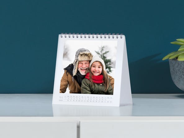 Pixum Tischkalender medium mit einem winterlichen Foto