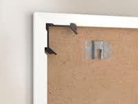 Foto met kunststoflijst Close-up van een kunststof lijst inclusief ophanging van achteren