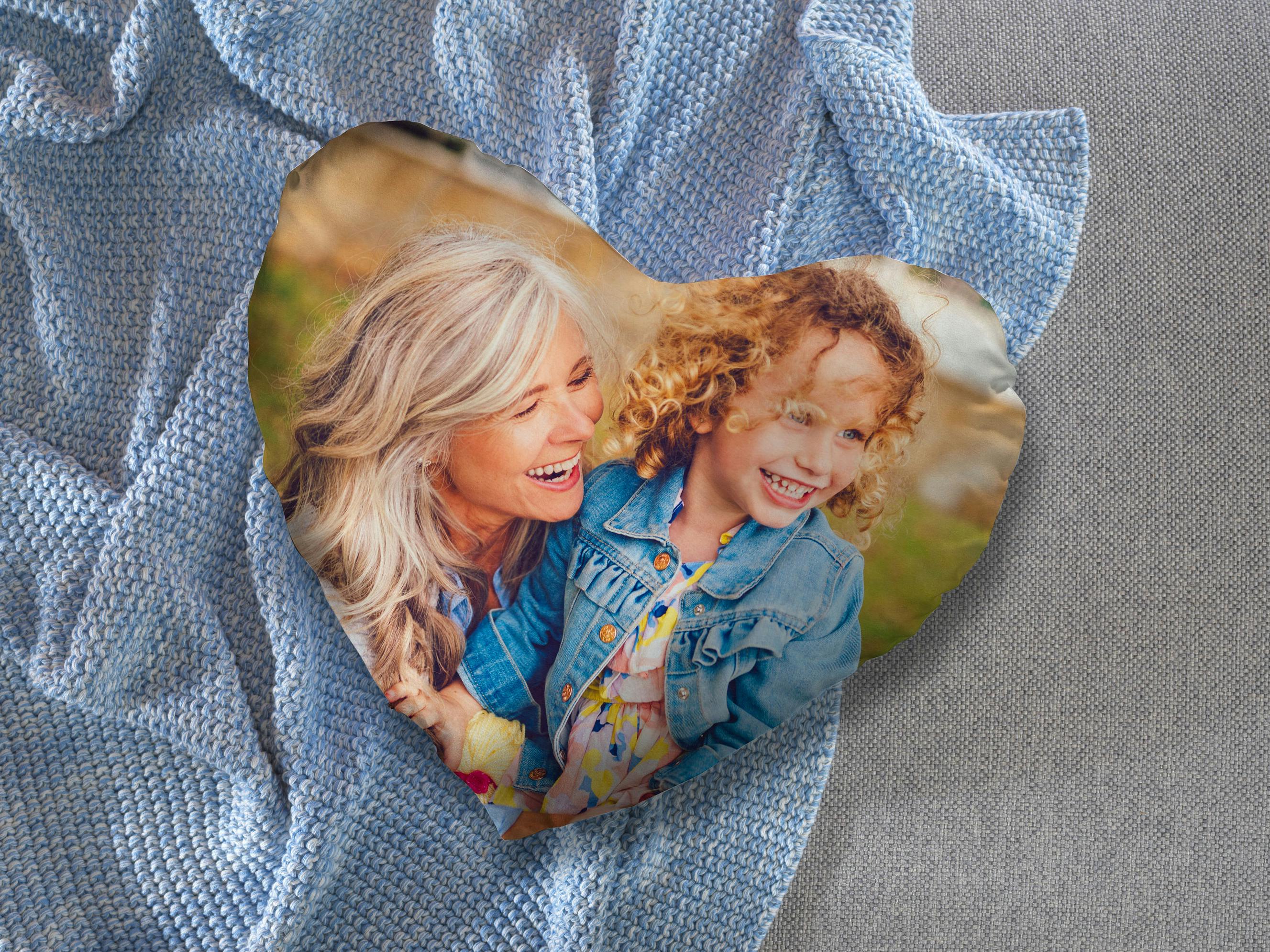 Cojines personalizados en forma de corazón con foto familiar