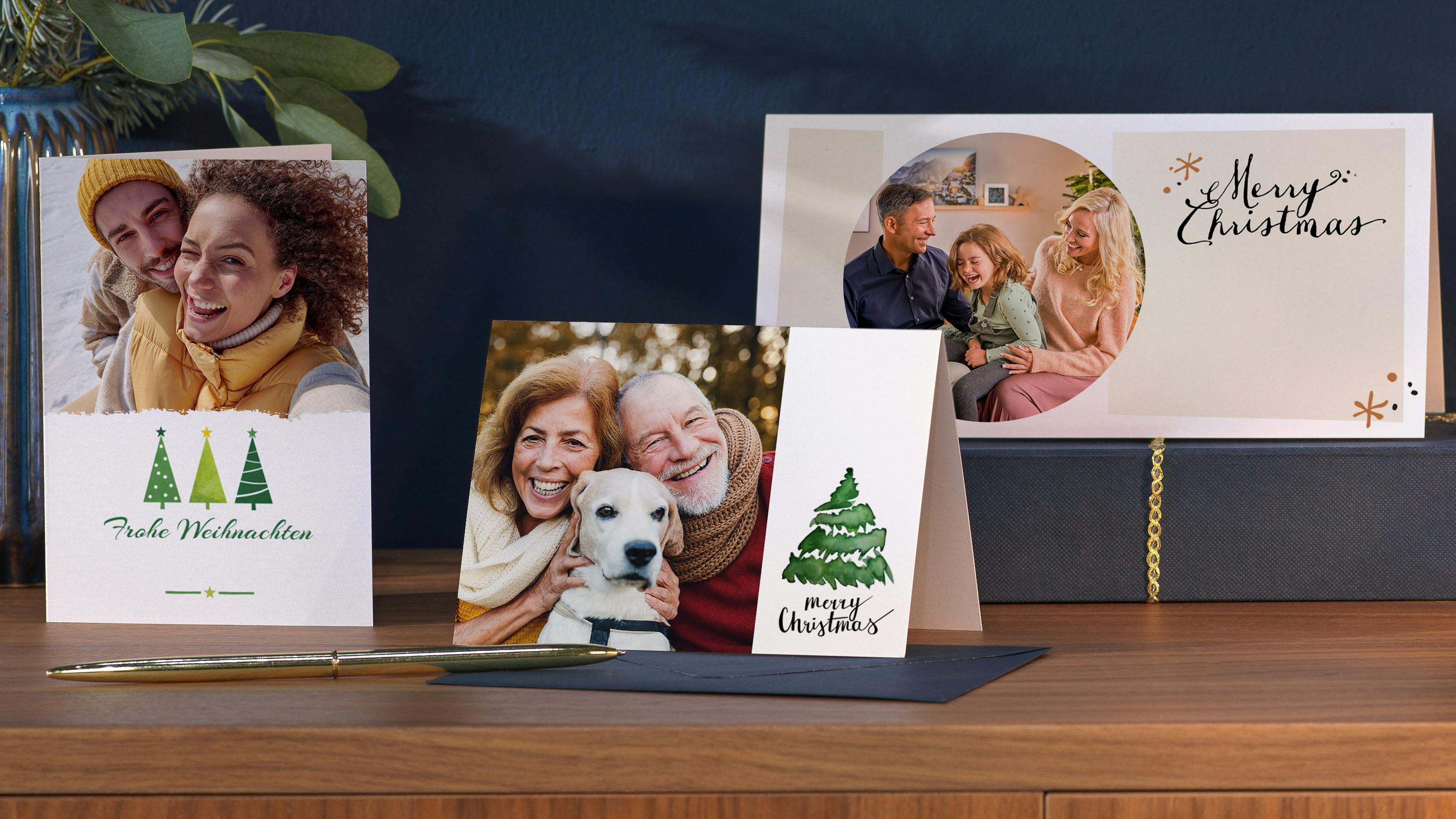 Drei Fotogrußkarten mit Familienfotos und weihnachtlichen Designs