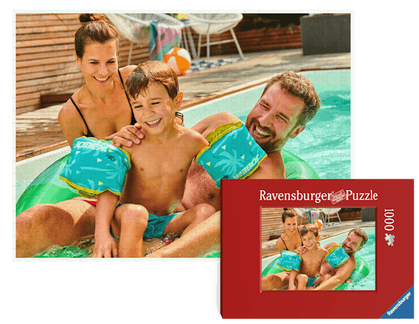 Puzzle personalizado Ravensburger con fotos de familia en una piscina