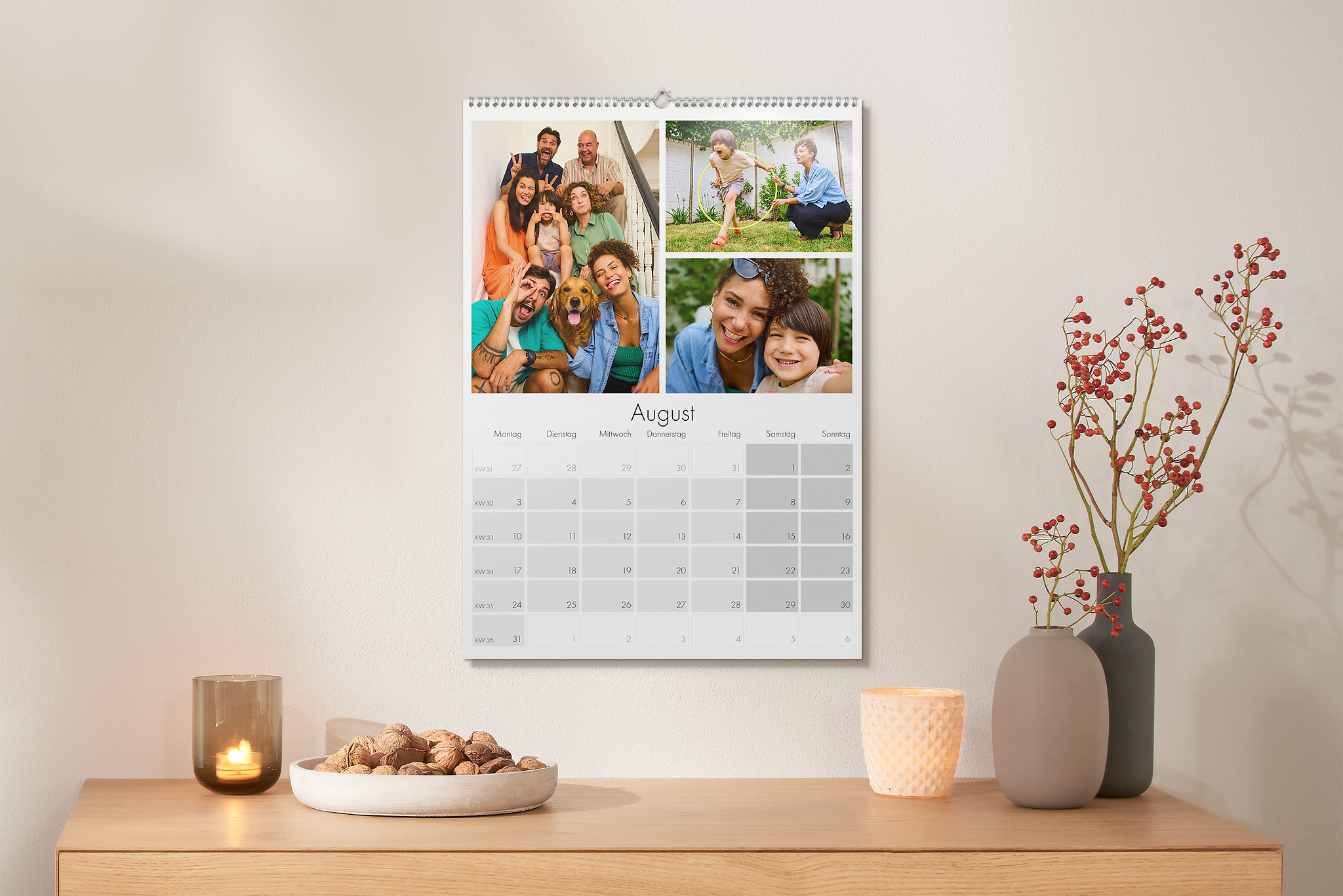 Fotokalender in A2 mit großem Kalendarium und einer Fotocollage aus sommerlichen Familienbildern.