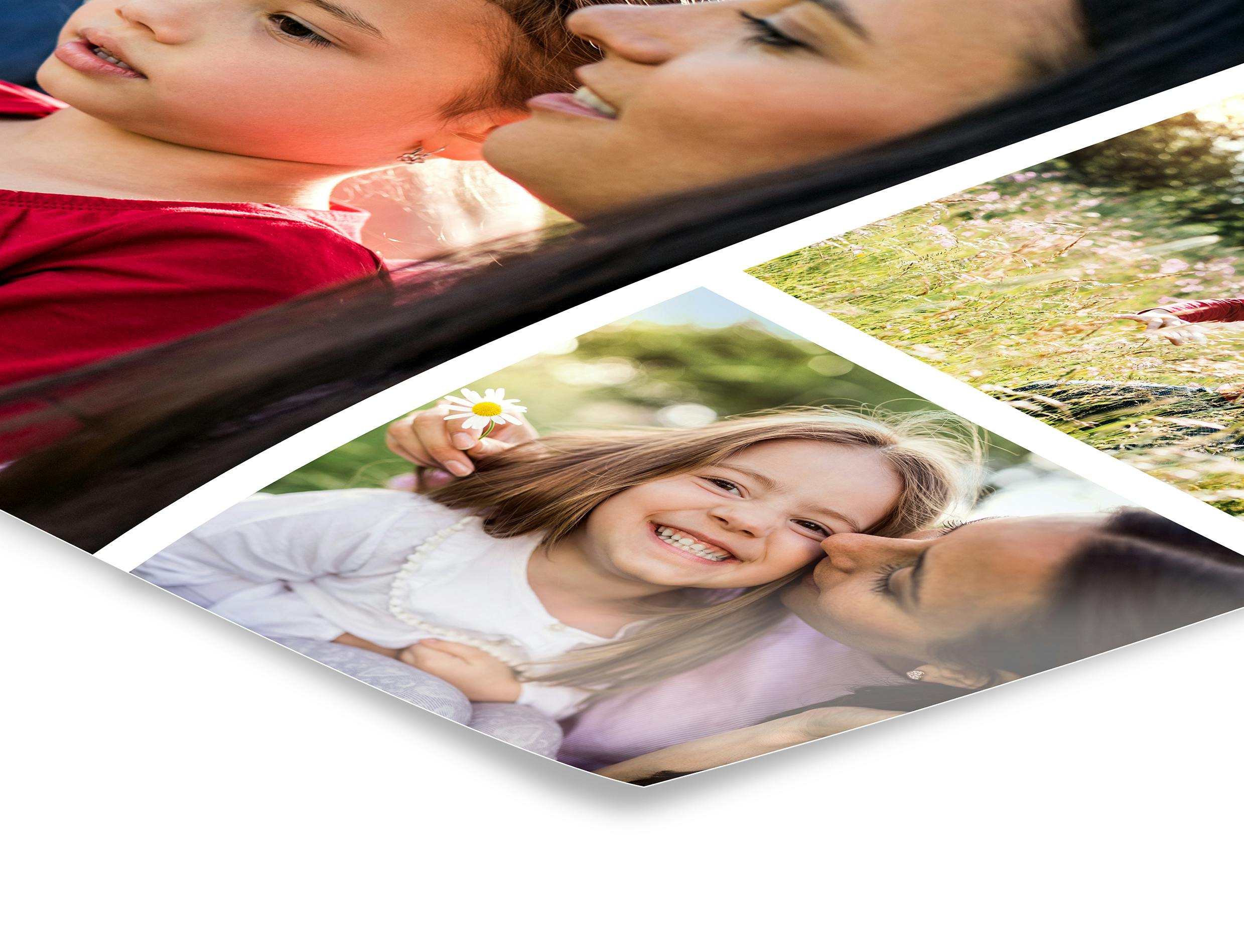 Pêle-mêle sur poster avec des photos d'une maman et de sa petite fille