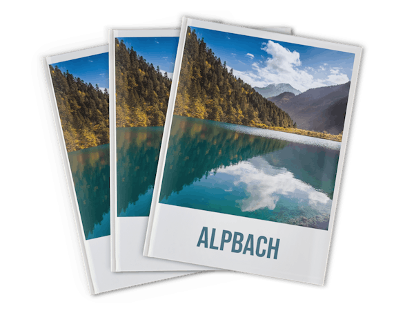 Drei gleiche Pixum Fotobücher im Hochformat mit einem Landschaftsbild auf dem Cover