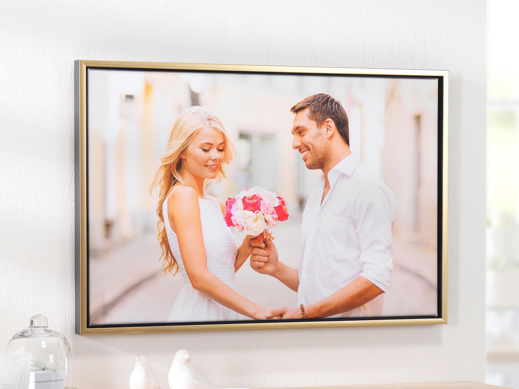 Foto su tela con cornice a ombra e foto di un matrimonio