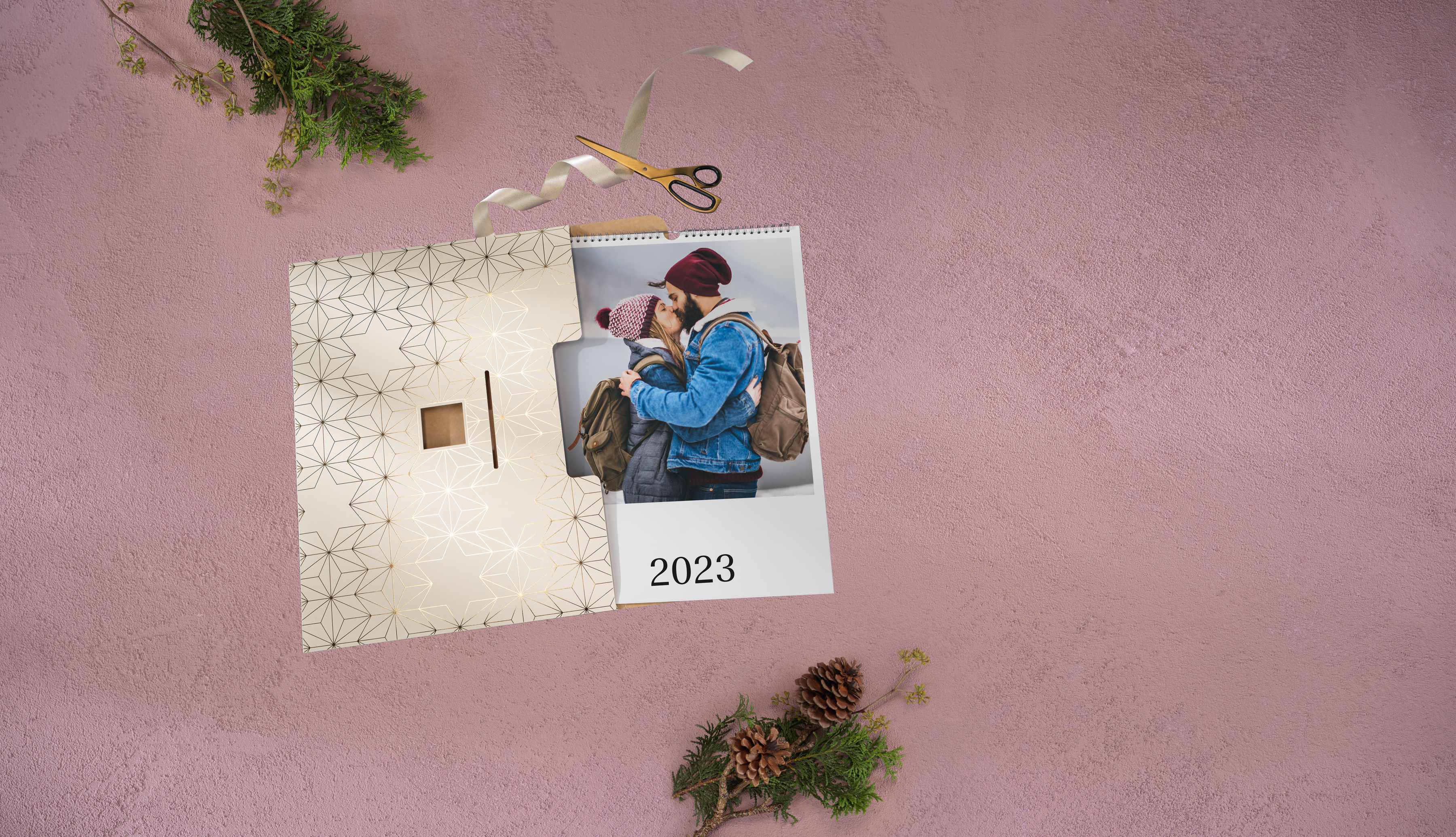 Pixum Wandkalender in weihnachtlicher Geschenkverpackung