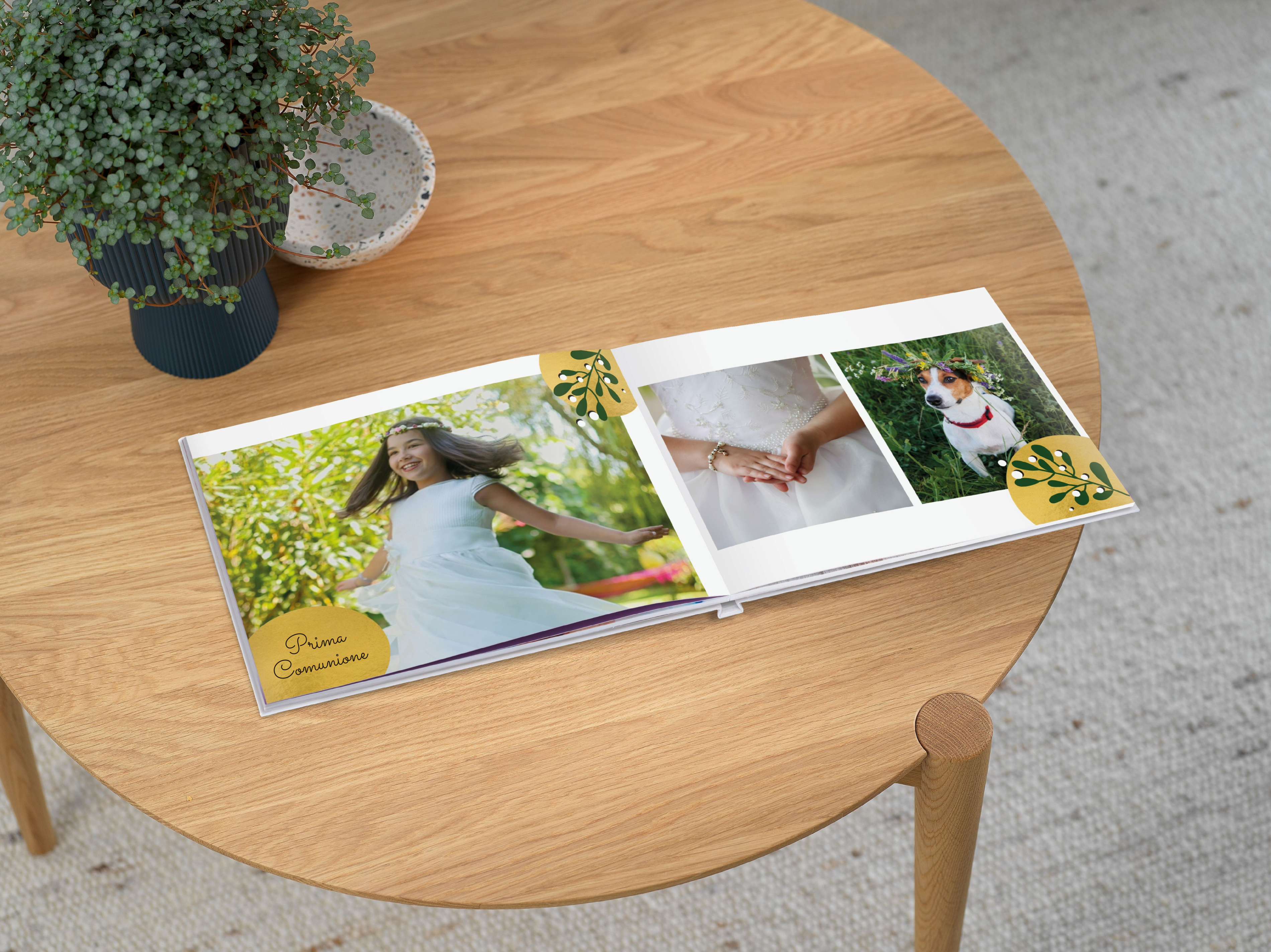 Fotolibro comunione di una bambina su tavolo