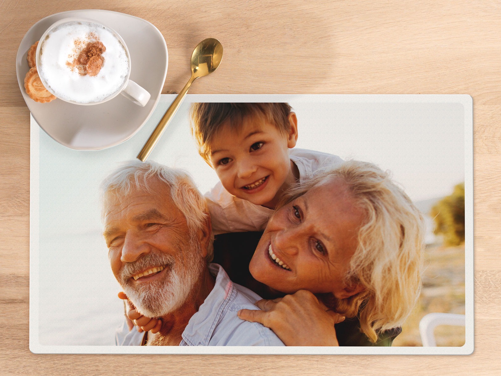 Mantel personalizado con la foto de un niño con sus abuelos