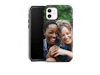 Toughcase mobilcover af en iPhone med foto af to grinende veninder