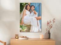 Pixum Galerie-Print Pixum Galerie-Print mit Hochzeitsfoto als Wandbild über einer Kommode.