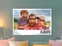 Fotoleinwand mit Design gestalten Fotoleinwand mit Bild einer Familie in der Natur und Design