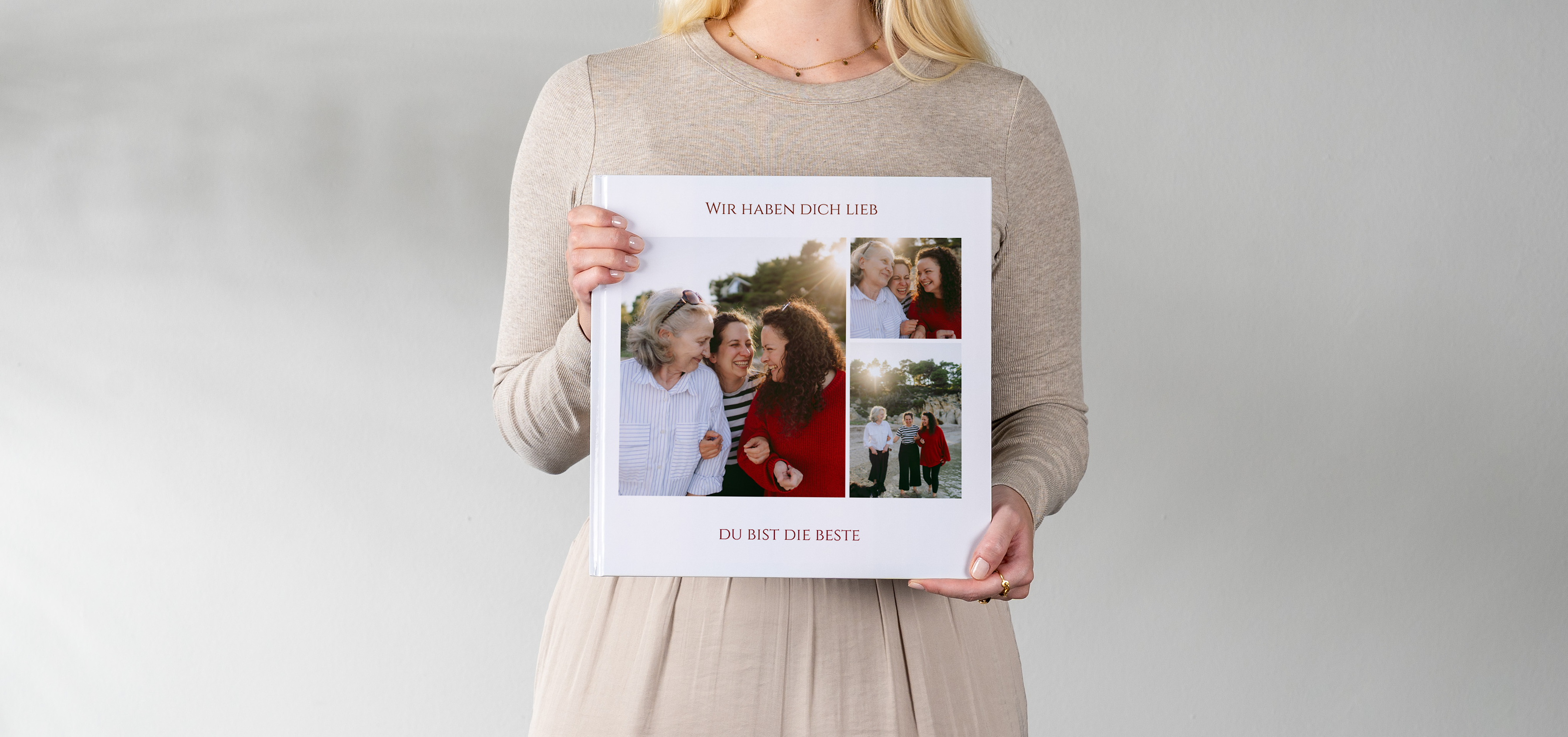 Pixum Fotobuch XL im quadratischen Format mit Fotos zum Muttertag auf dem Cover