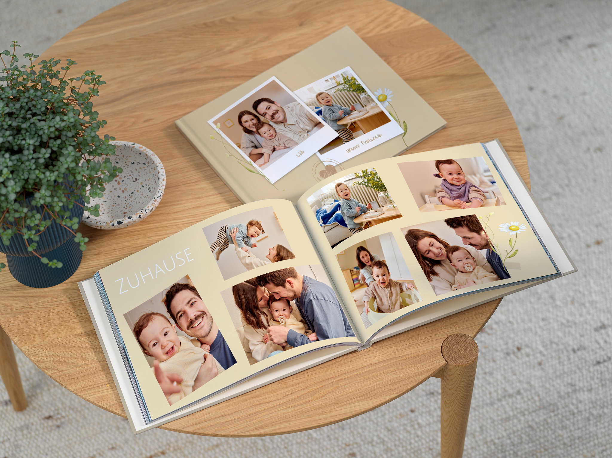 Pixum Fotobuch im Querformat mit Baby- und Familienfotos