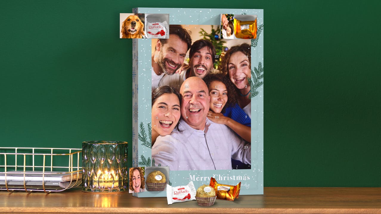 Pixum Foto-Adventskalender mit Pralinen von Ferrero und Fototürchen
