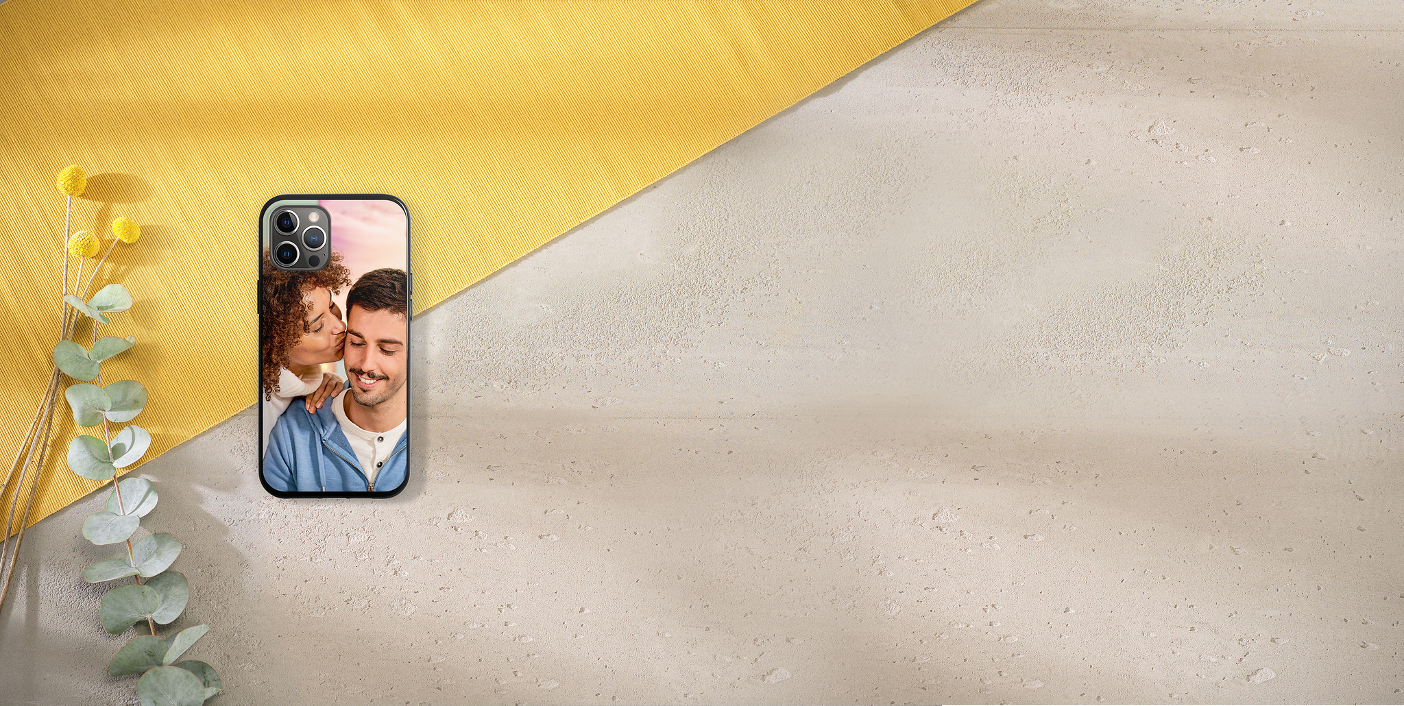 Telefoonhoesje met een gepersonaliseerde foto van een koppel.