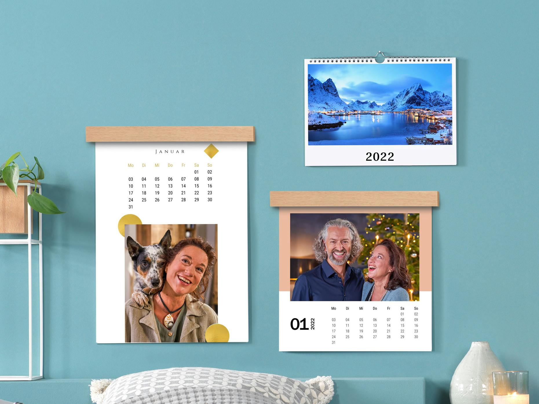 Diversi tipi di calendari da parete con e senza listello in legno