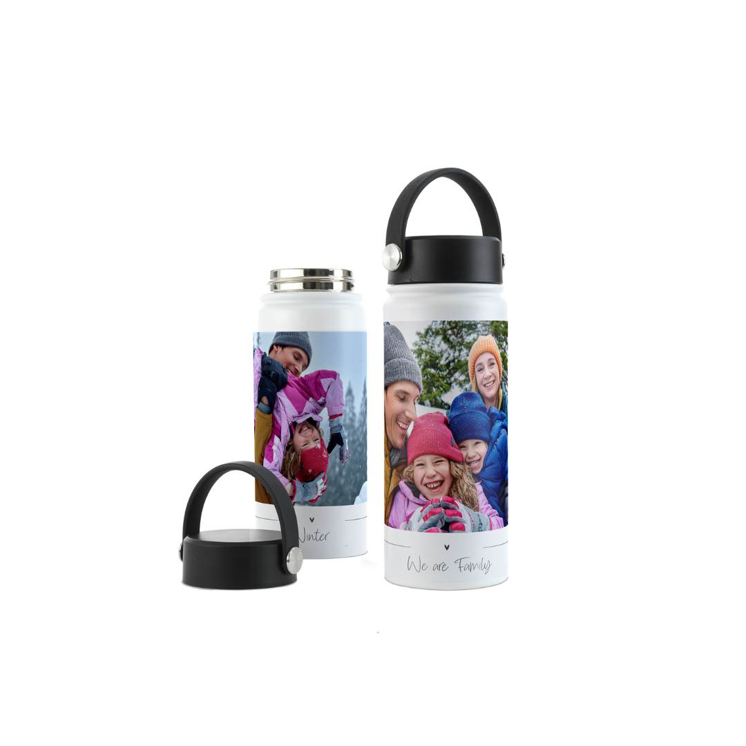 Foto-Trinkflasche mit Familienbildern und dem Design 'We are Family'