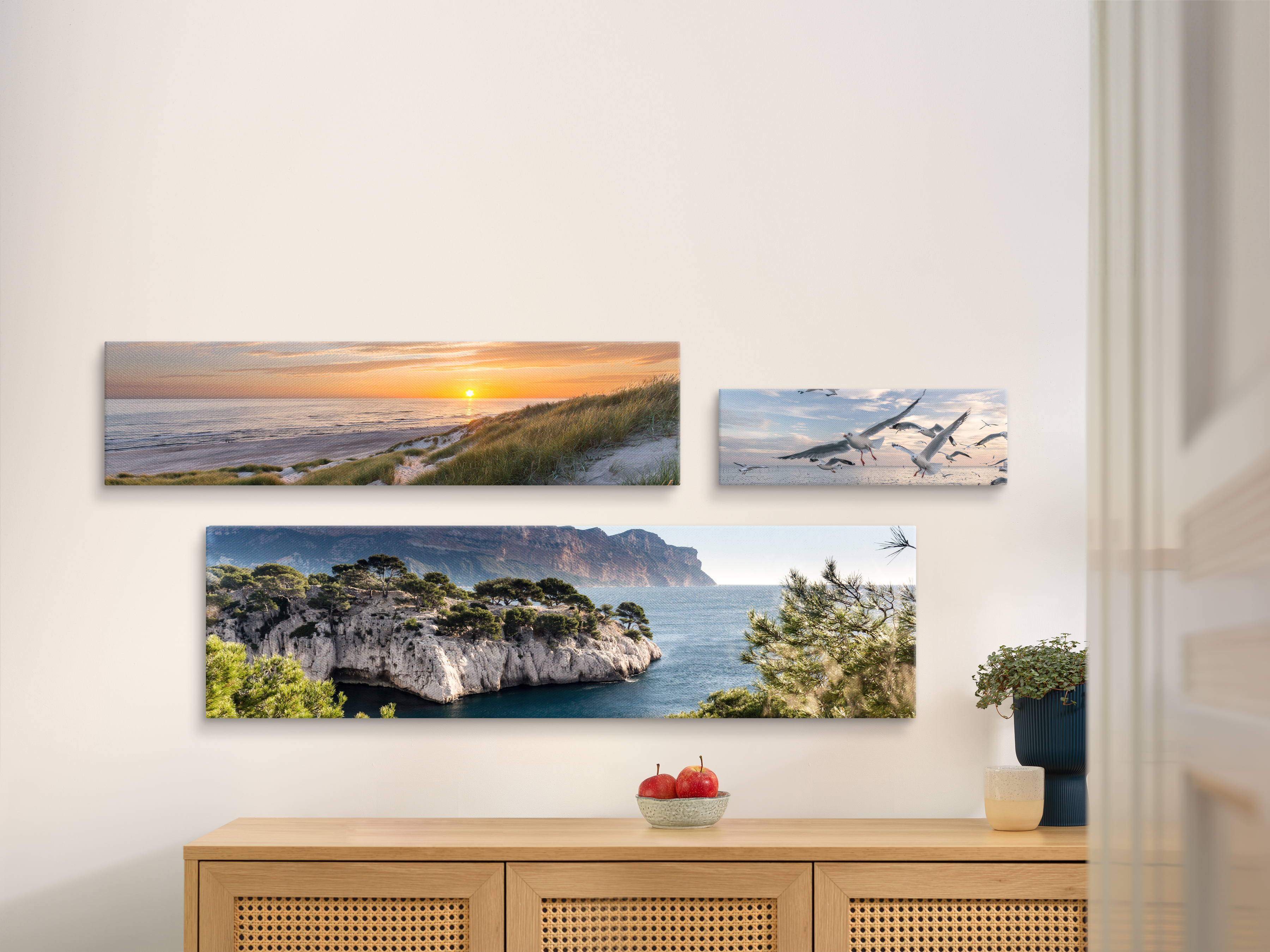 Drie formaten wanddecoratie met panoramafoto's van landschappen.
