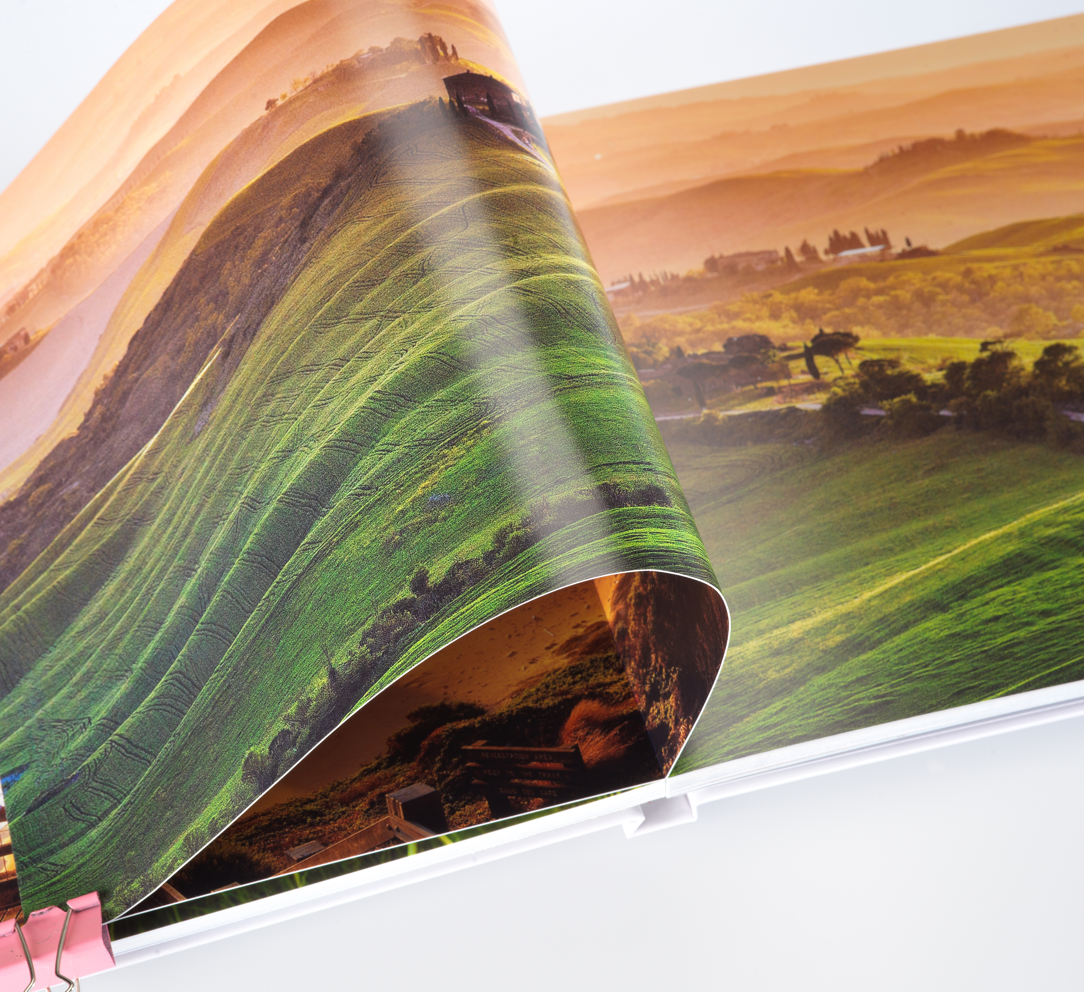 Vista in dettaglio di un Fotolibro Pixum con carta fotografica satinata