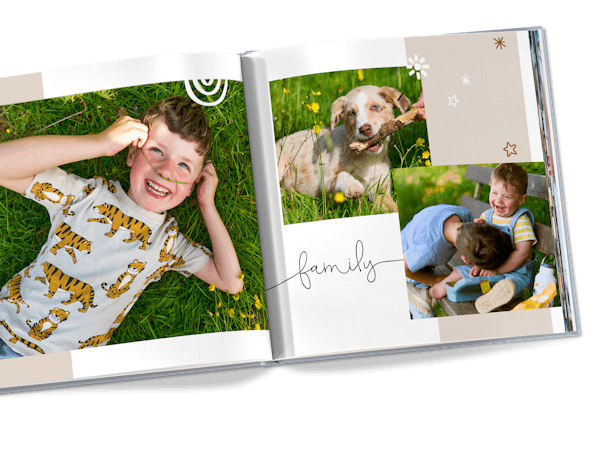 Álbum Digital Pixum con fotos de dos niños y un perro