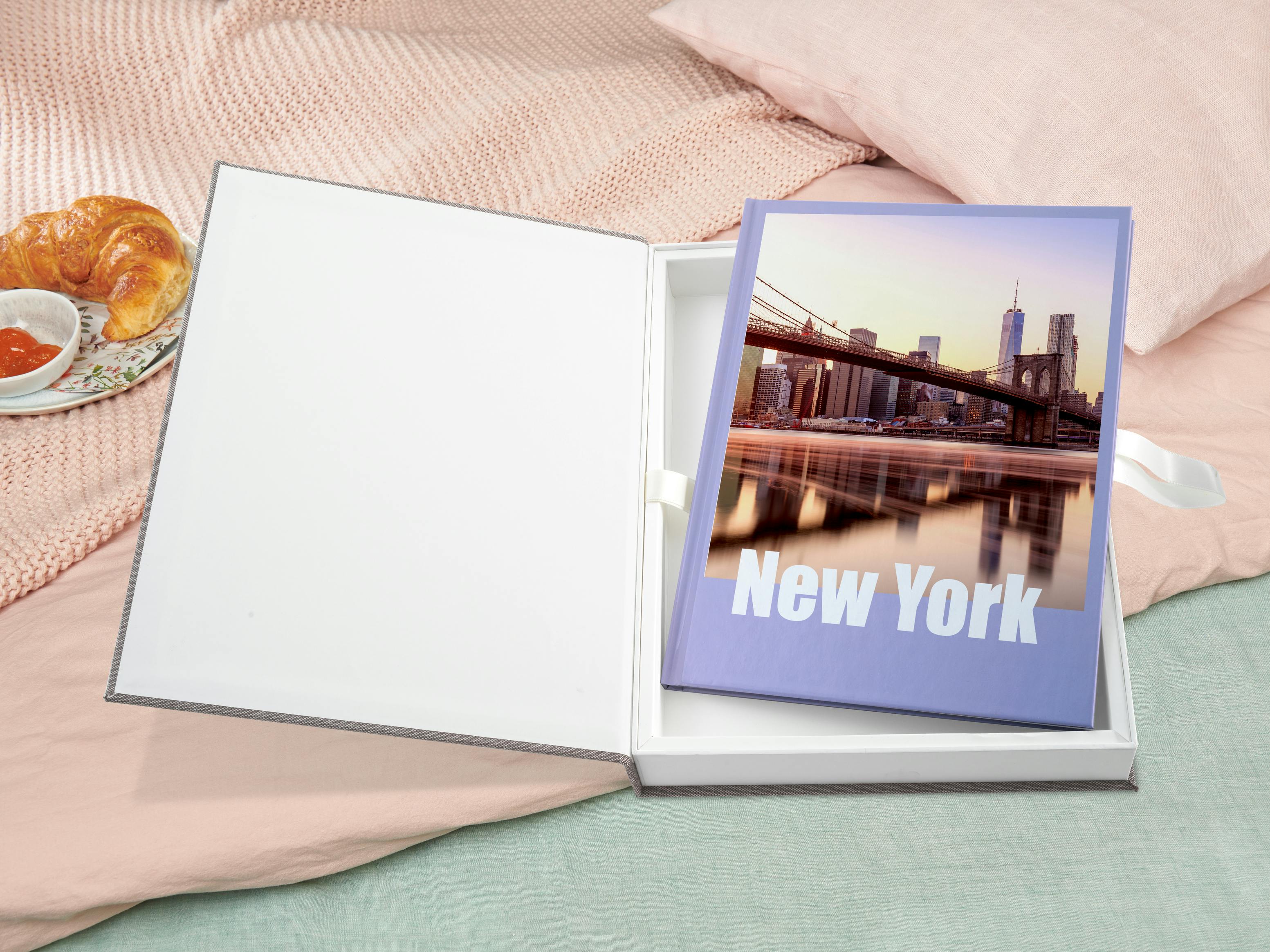 Livre photo Pixum avec photos de New York dans un coffret cadeau en lin gris