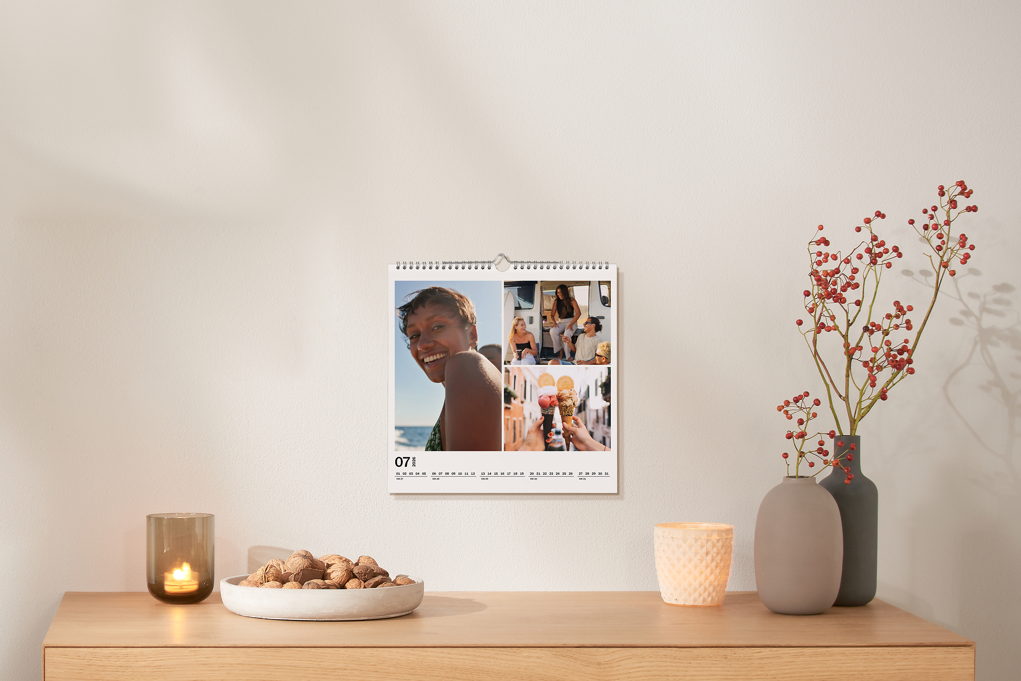 Wandkalender 30x30 mit einer Fotocollage von Freunden