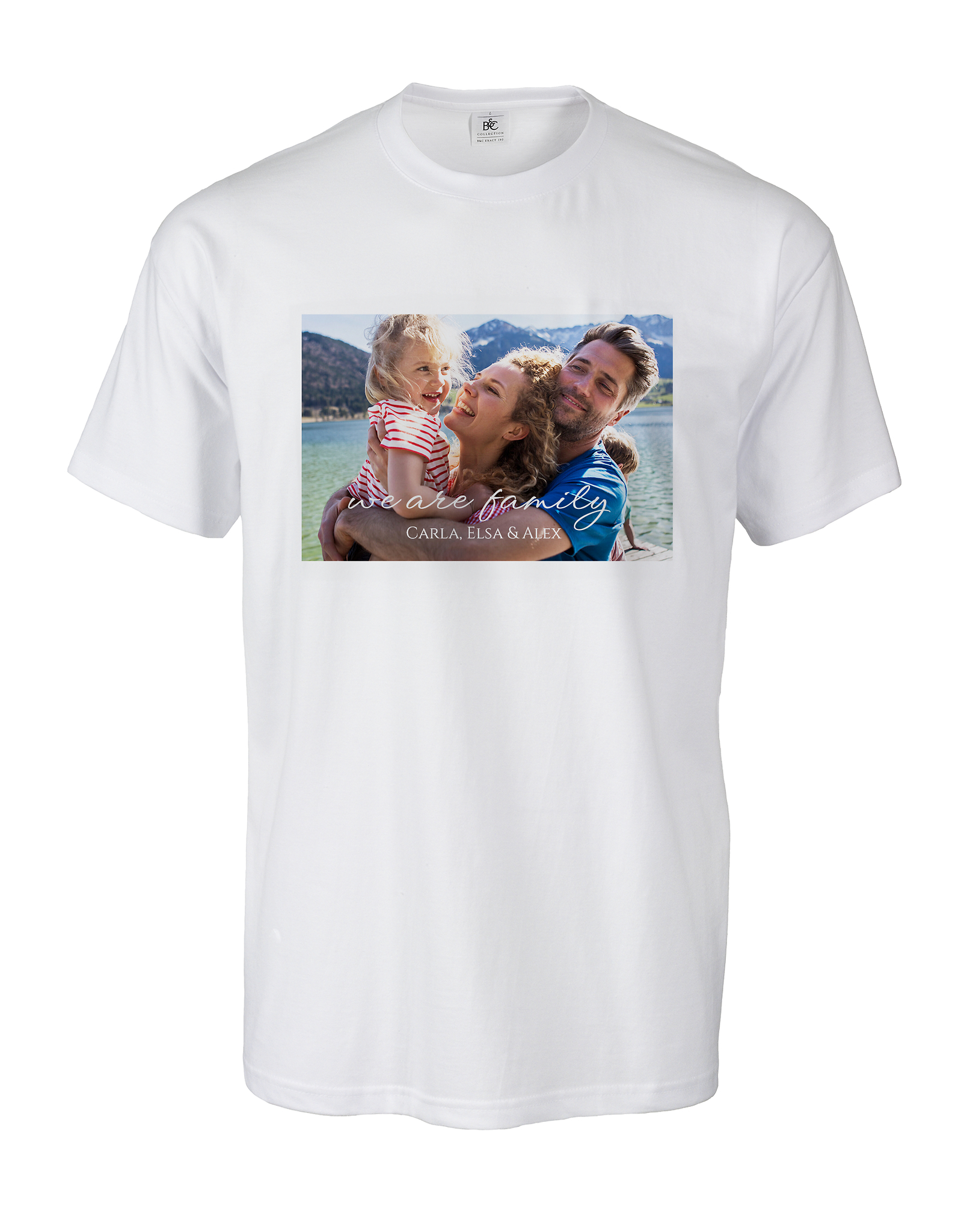 T-shirt met een familiefoto en een design met de tekst 'We are family'