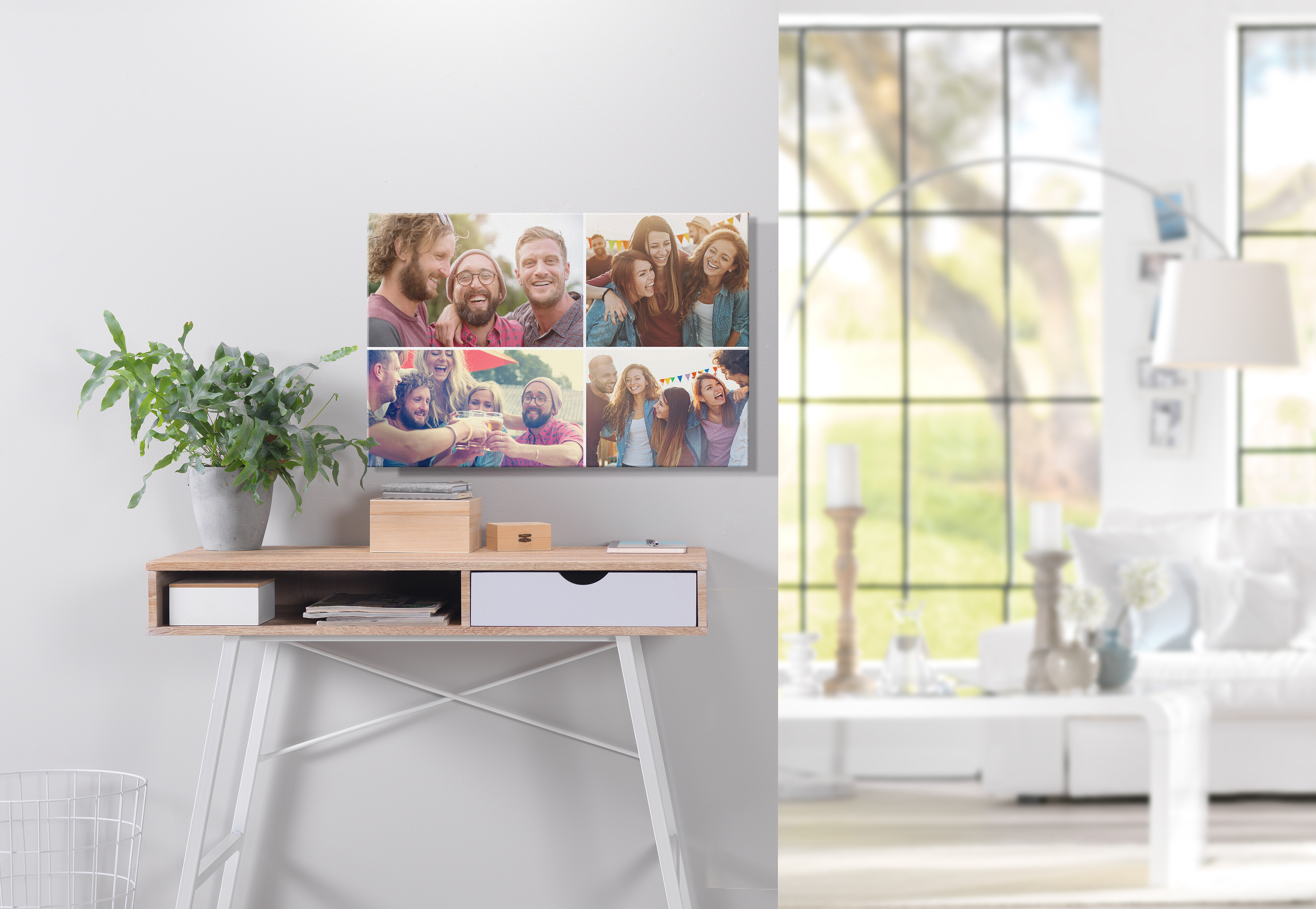 Photo pêle-mêle avec des photos d'amis sur un mur gris