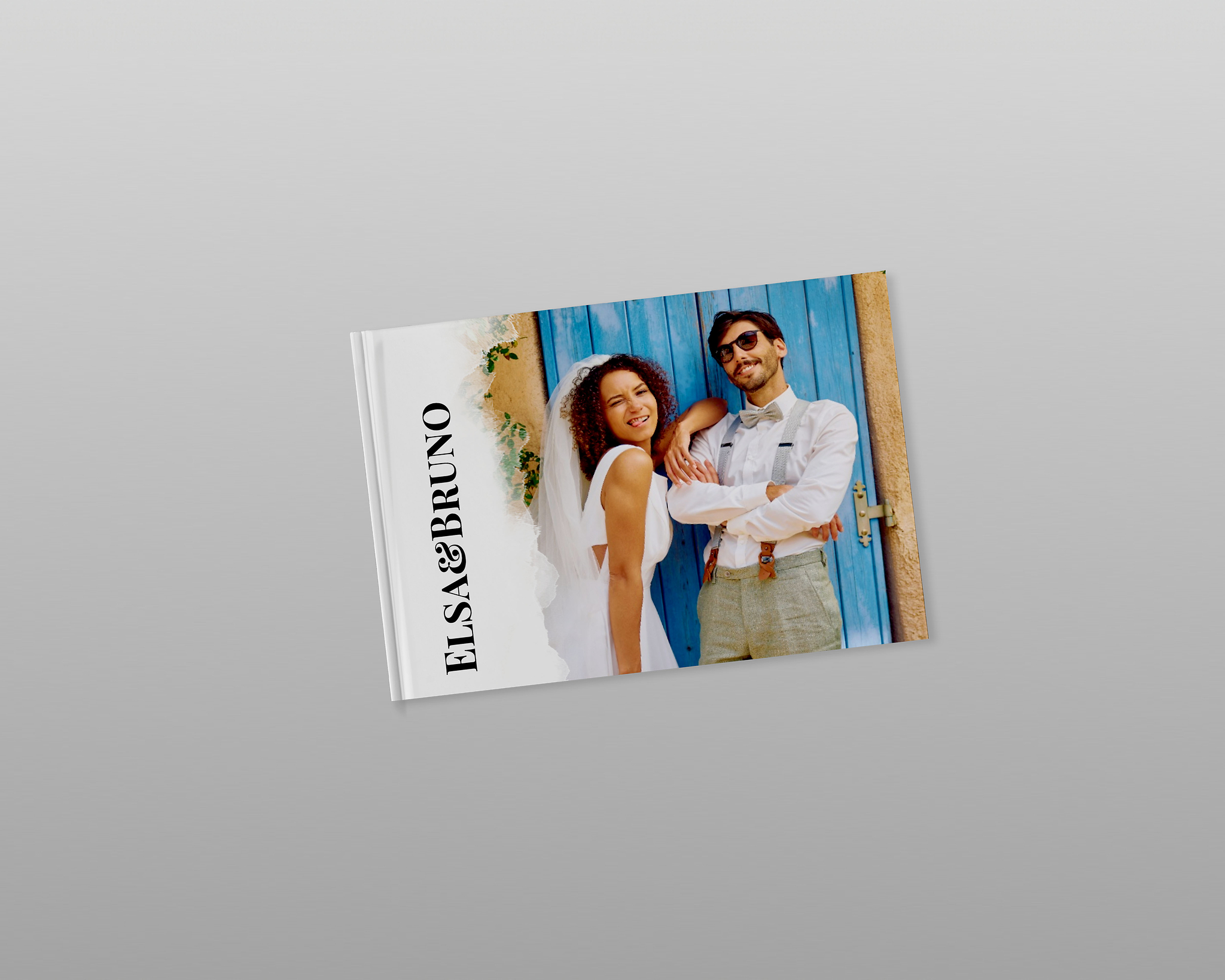 Couverture d'un livre photo mariage avec design Dazzling Days et une photo amusante d'un couple.