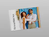 Hochzeitsfotobuch mit dem Design Dazzling Days Cover eines Hochzeitsfotobuchs mit einem lustigen Foto von einem Hochzeitspaar.