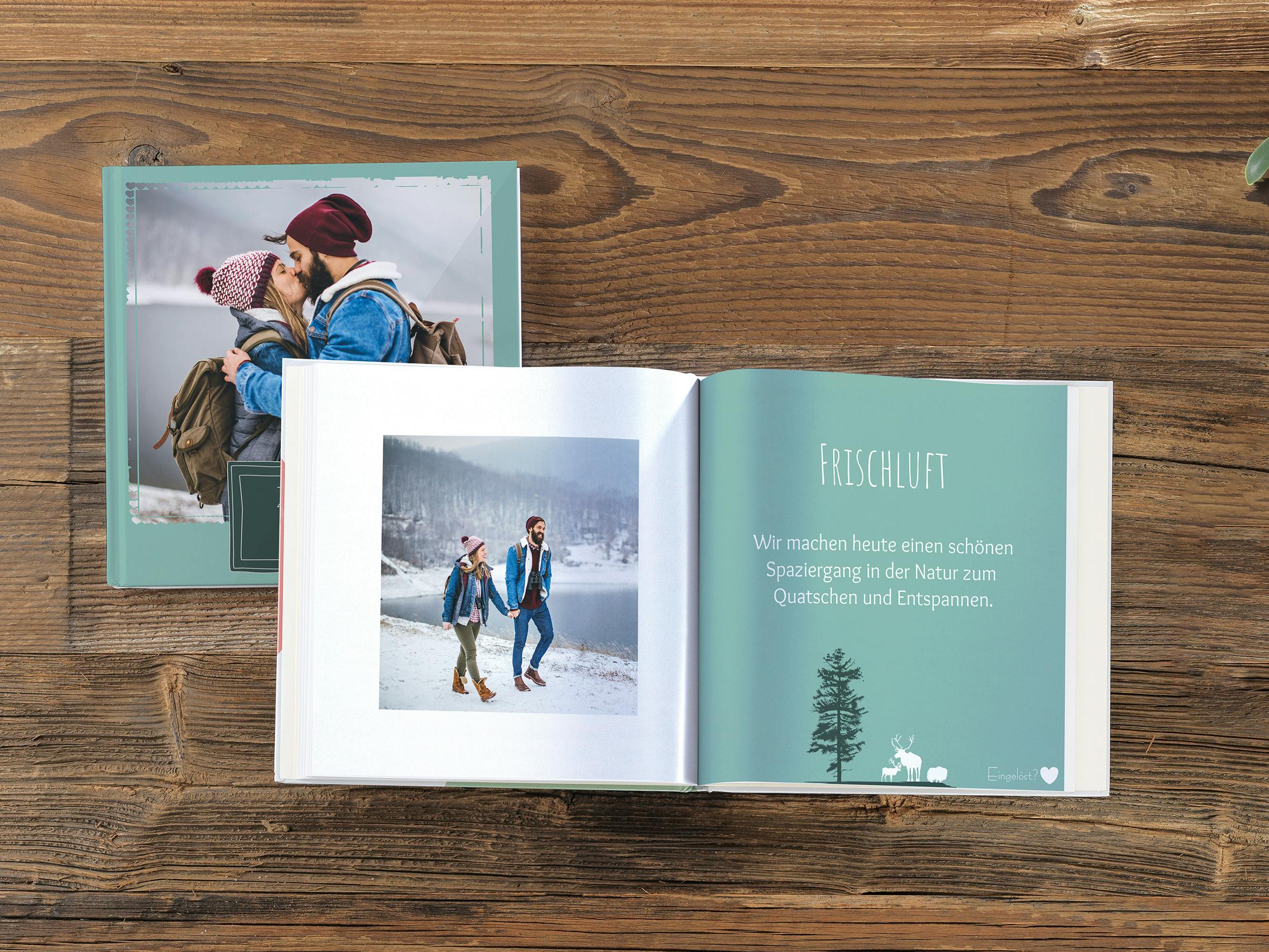 Fotobog gavehæfte med et ungt par i vinterlandskab