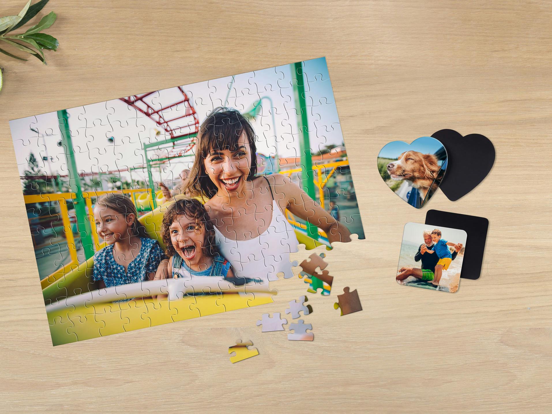 Fotopuzzle Mutter mit Kindern auf einer Achterbahn