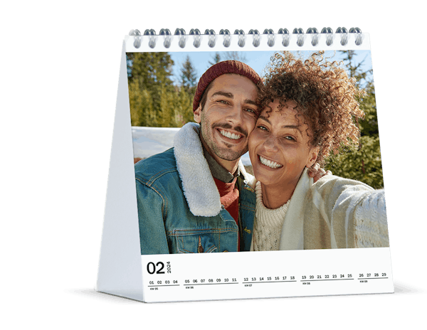 Calendario de mesa mediano con la foto de una pareja