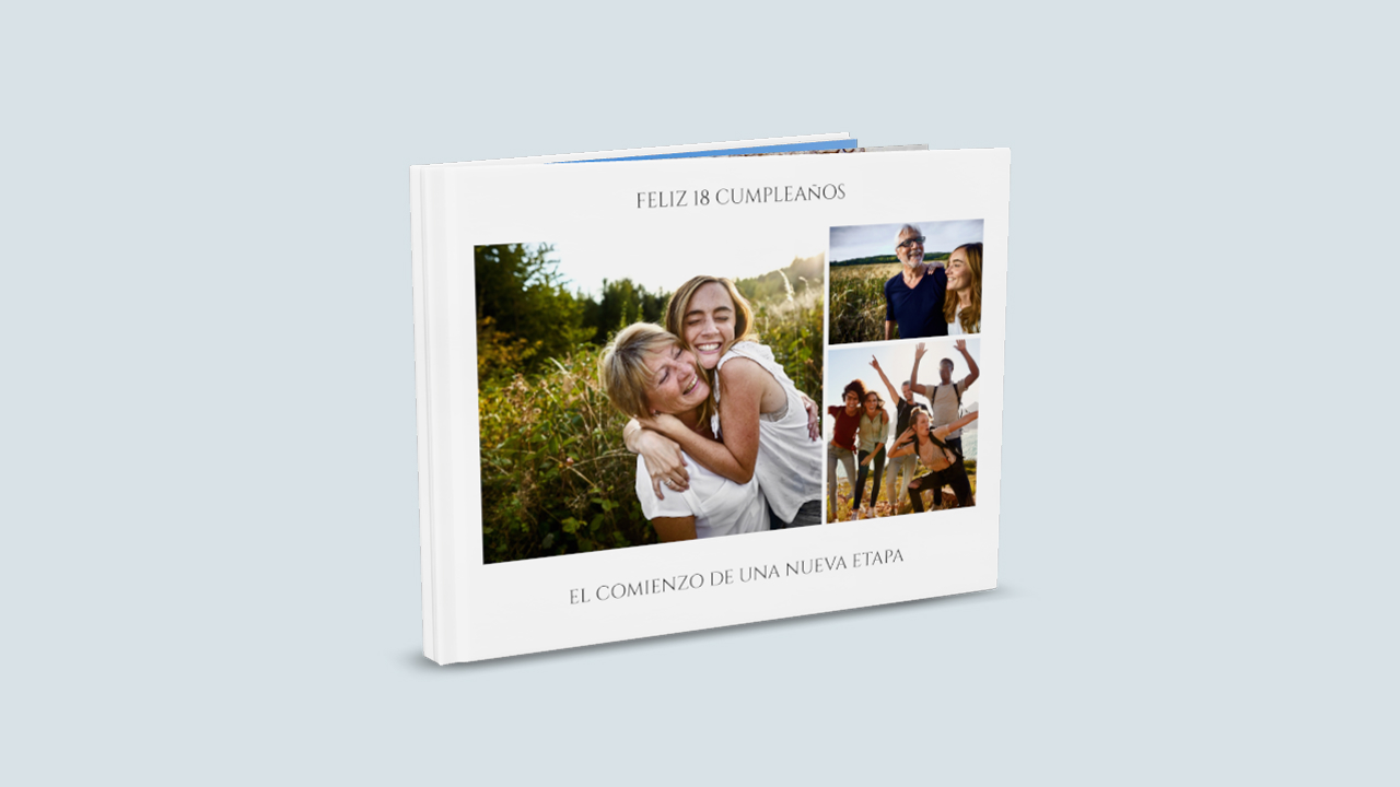 Portada de un álbum de fotos diseñada para un 18.º cumpleaños. La portada muestra un collage de la cumpleañera con sus padres.
