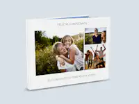 Álbum de fotos para el 18.º cumpleaños con diseño Portada de un álbum de fotos diseñada para un 18.º cumpleaños. La portada muestra un collage de la cumpleañera con sus padres.