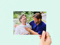 Fotoafdruk met een formaat van 13 cm met daarop vrienden Fotoafdruk met een formaat van 13 cm met daarop vrienden