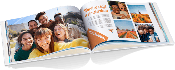 Álbum de fotos personalizado con texto Álbum de fotos panorámico con fotos de amigos y texto sobre un viaje a Ámsterdam